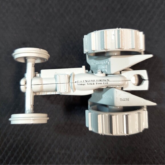 Ertl F6 English Fordson Tractor Model 1/43 scale grey, use with O Gauge railroad - Picture 4 of 4